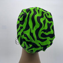 Load image into Gallery viewer, Niceroy Surgical SCRUB CAP green black Ankara Europe style nursing caps cotton African print fabric and satin lining option.