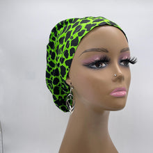 Load image into Gallery viewer, Niceroy Surgical SCRUB CAP green black Ankara Europe style nursing caps cotton African print fabric and satin lining option.