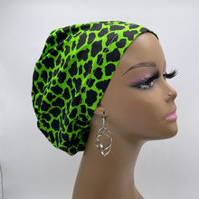 Load image into Gallery viewer, Niceroy Surgical SCRUB CAP green black Ankara Europe style nursing caps cotton African print fabric and satin lining option.