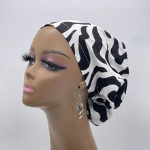Load image into Gallery viewer, Niceroy Surgical SCRUB CAP white black Ankara Europe style nursing caps cotton African print fabric and satin lining option.