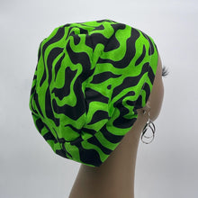 Load image into Gallery viewer, Niceroy Surgical SCRUB CAP green black Ankara Europe style nursing caps cotton African print fabric and satin lining option.