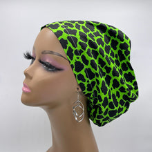 Load image into Gallery viewer, Niceroy Surgical SCRUB CAP green black Ankara Europe style nursing caps cotton African print fabric and satin lining option.
