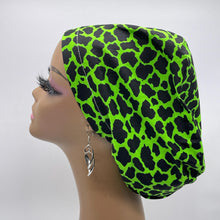 Load image into Gallery viewer, Niceroy Surgical SCRUB CAP green black Ankara Europe style nursing caps cotton African print fabric and satin lining option.