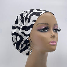 Load image into Gallery viewer, Niceroy Surgical SCRUB CAP white black Ankara Europe style nursing caps cotton African print fabric and satin lining option.