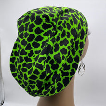 Load image into Gallery viewer, Niceroy Surgical SCRUB CAP green black Ankara Europe style nursing caps cotton African print fabric and satin lining option.