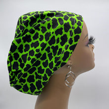 Load image into Gallery viewer, Niceroy Surgical SCRUB CAP green black Ankara Europe style nursing caps cotton African print fabric and satin lining option.