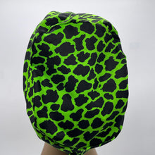 Load image into Gallery viewer, Niceroy Surgical SCRUB CAP green black Ankara Europe style nursing caps cotton African print fabric and satin lining option.