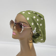 Load image into Gallery viewer, Adjustable surgical OR SCRUB CAP, Green Cotton print Daisy Europe style Summer nursing caps  and satin lining option.